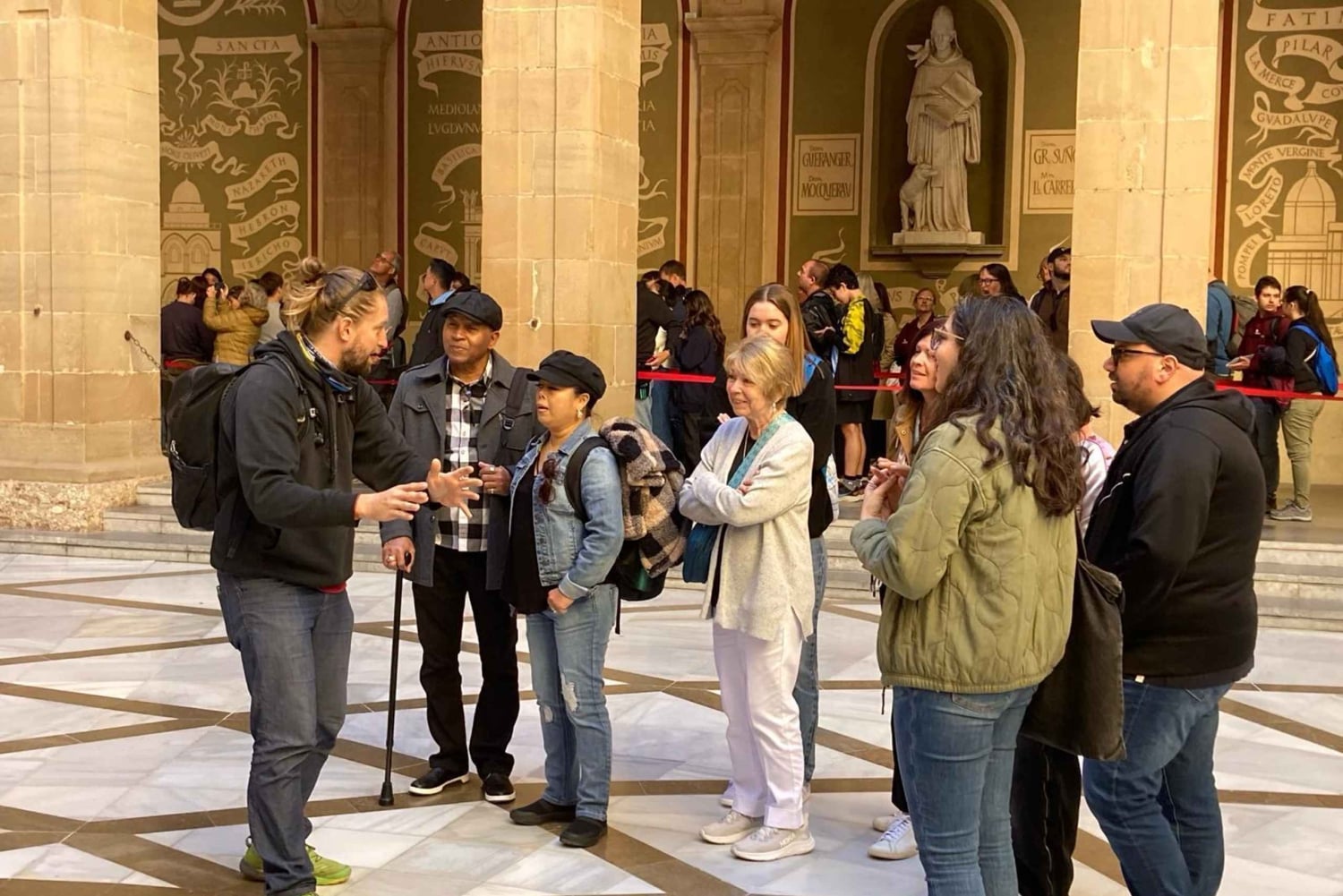 Excursión de un día a Montserrat y Bodegas del Cava desde Barcelona con servicio de recogida