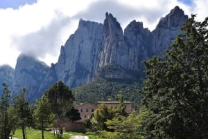 Montserrat & Cava Wineries Dagsudflugt fra Barcelona m/ afhentning