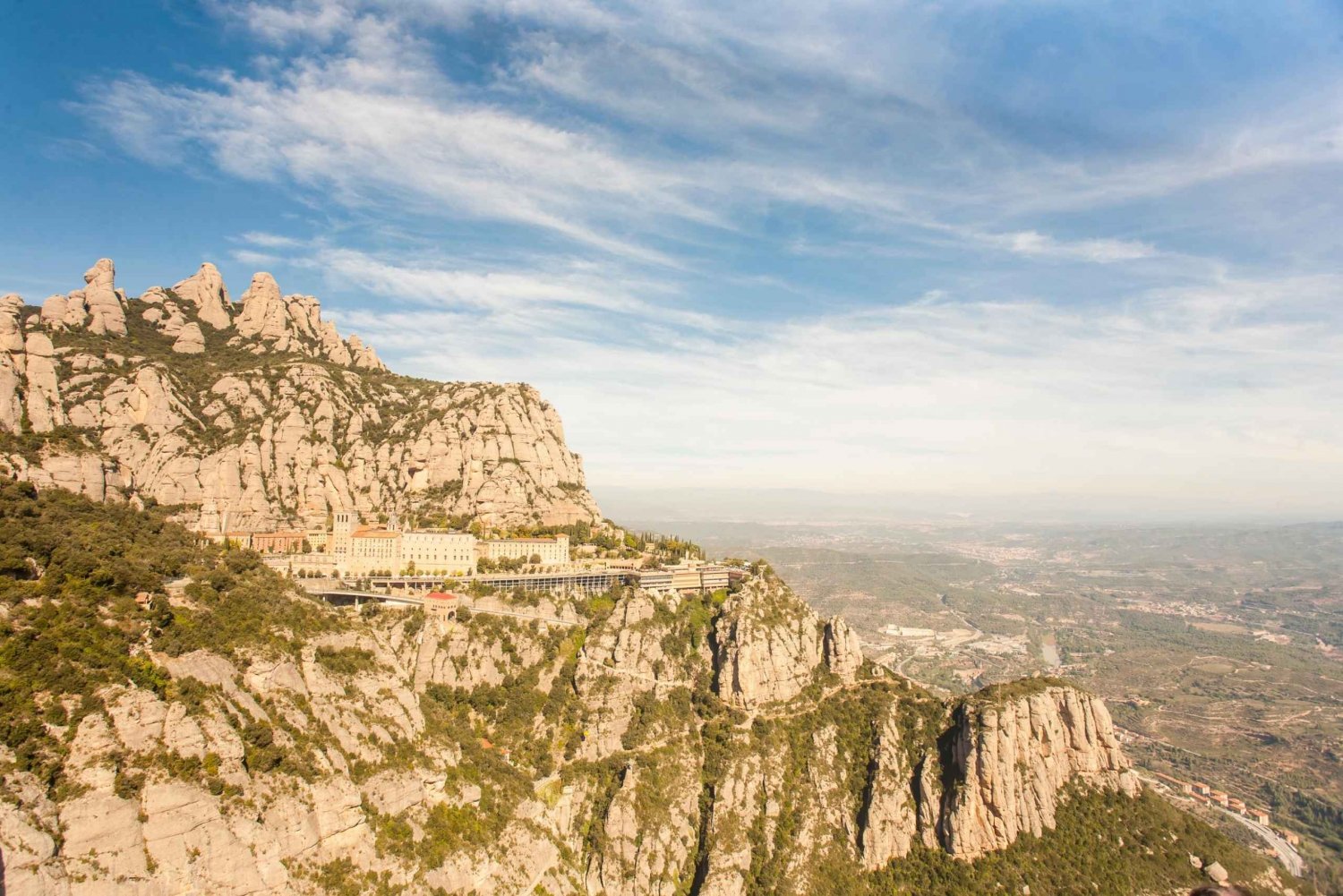 Barcelona: Montserrat with Winery Visit and Farmhouse Lunch