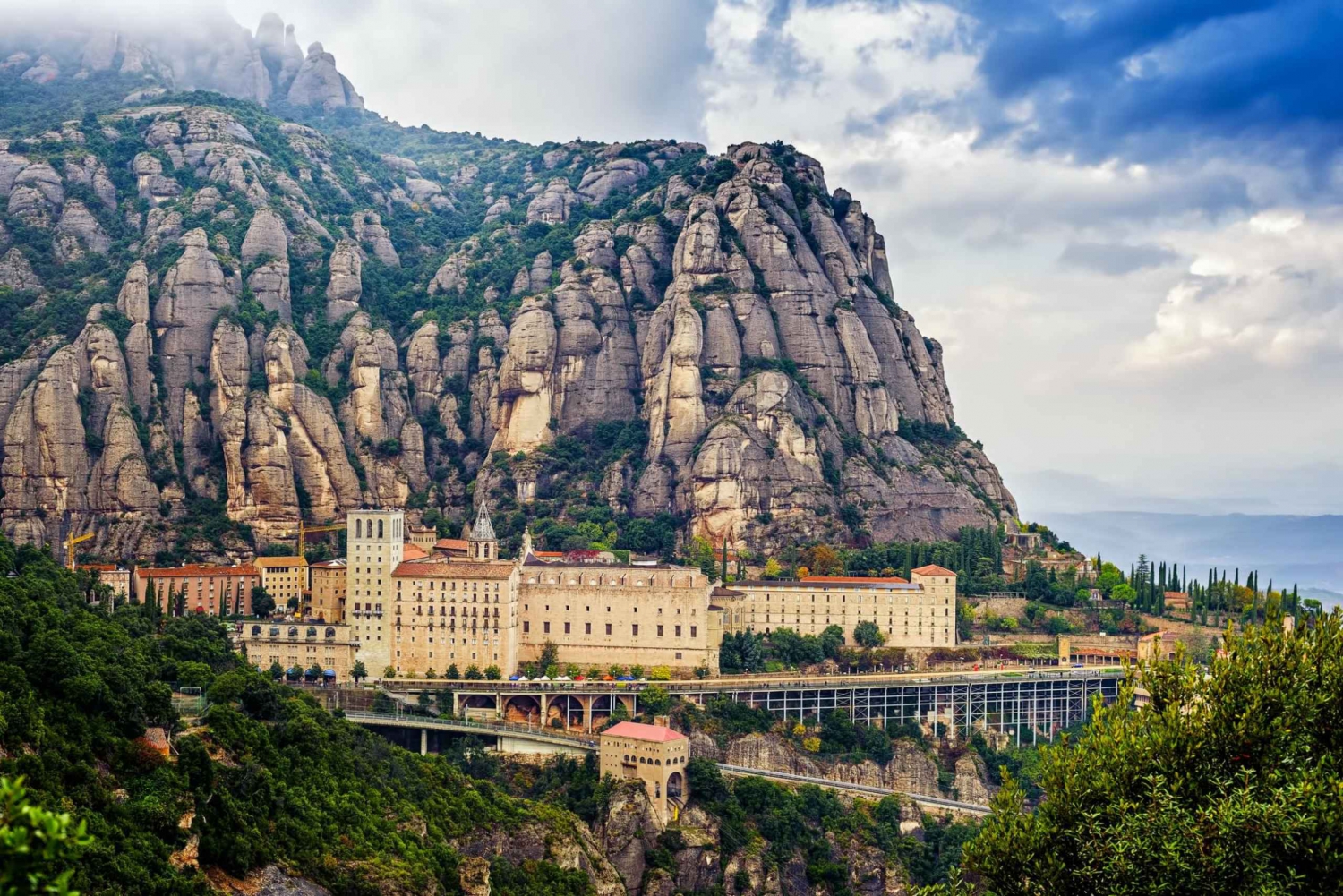 Barcellona: Tour guidato di Montserrat e della Sagrada Familia