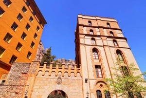 Från Barcelona: Montserrat-tur med transfer och spårvagn