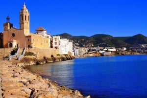Barcelona: Sitges & Montserrat Monastery Tour with Easy Hike