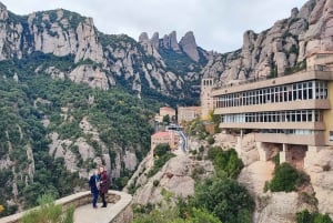 Tur i liten grupp till Montserrat med tåg och linbana