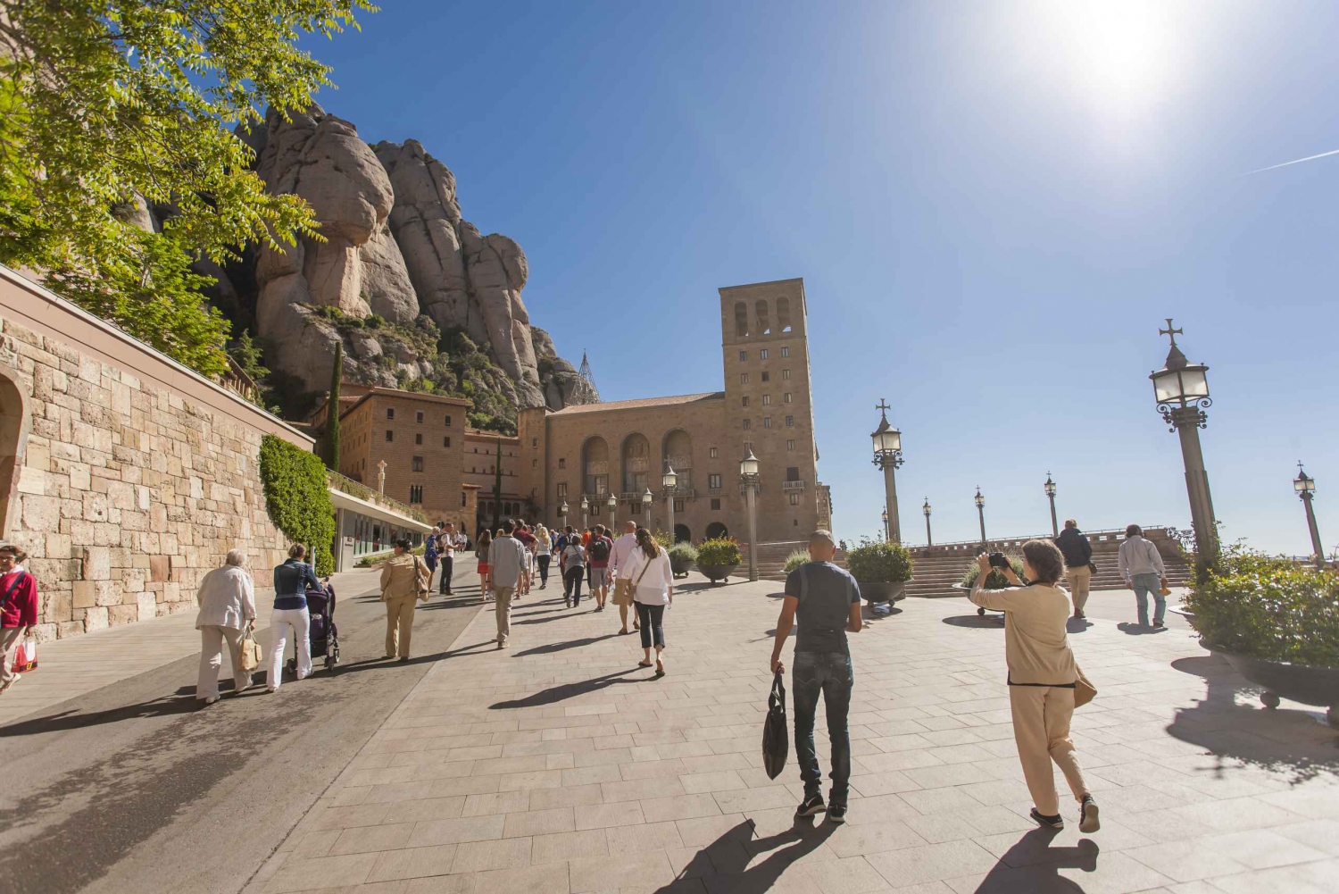 Montserrat, Tapas and Wine Half-Day Tour from Barcelona
