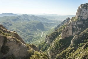 Montserrat, Tapas and Wine Half-Day Tour from Barcelona