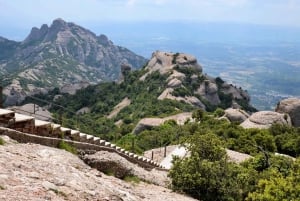 Excursão a pé por Montserrat e passeio de funicular até o topo de Sant Jeroni
