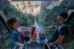 Excursão a pé por Montserrat e passeio de funicular até o topo de Sant Jeroni
