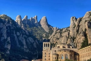 Tour a piedi di Montserrat e viaggio in funicolare fino alla cima di Sant Jeroni