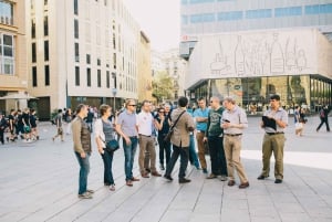 Barcelona: Tour a pie de las leyendas del Barrio Gótico con tapas