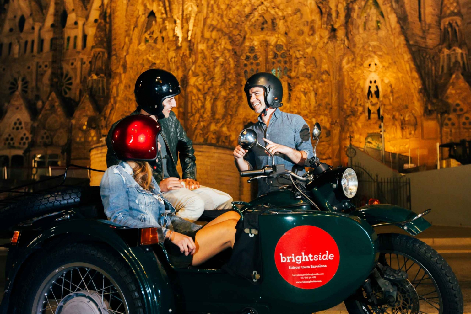 Barcellona: tour notturno in motocicletta Sidecar