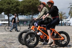 Barcelona: Top 20 Highlights Geführte Tour mit dem E-Roller oder E-Bike