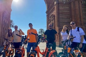 Barcelona: 25 horas de tour guiado por um guia local alemão, bicicleta/eBike