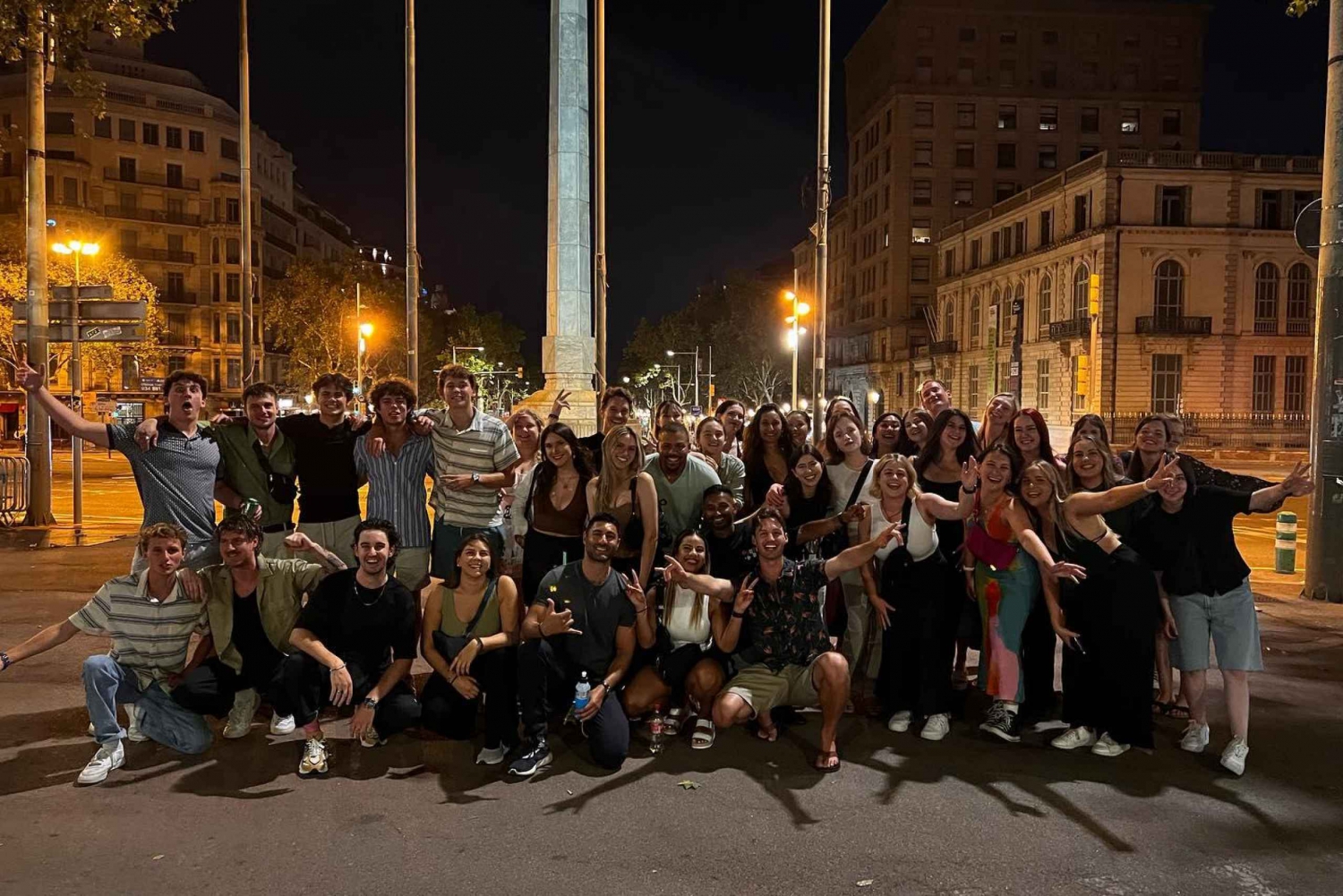 Barcelona: Wieczorna wycieczka po barach i klubach z shotami