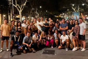 Barcelona: Abendliche Bar- und Club-Hopping-Tour mit Shots