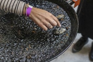 Barcelona: Market Tour, Sangria and Paella Cooking Class