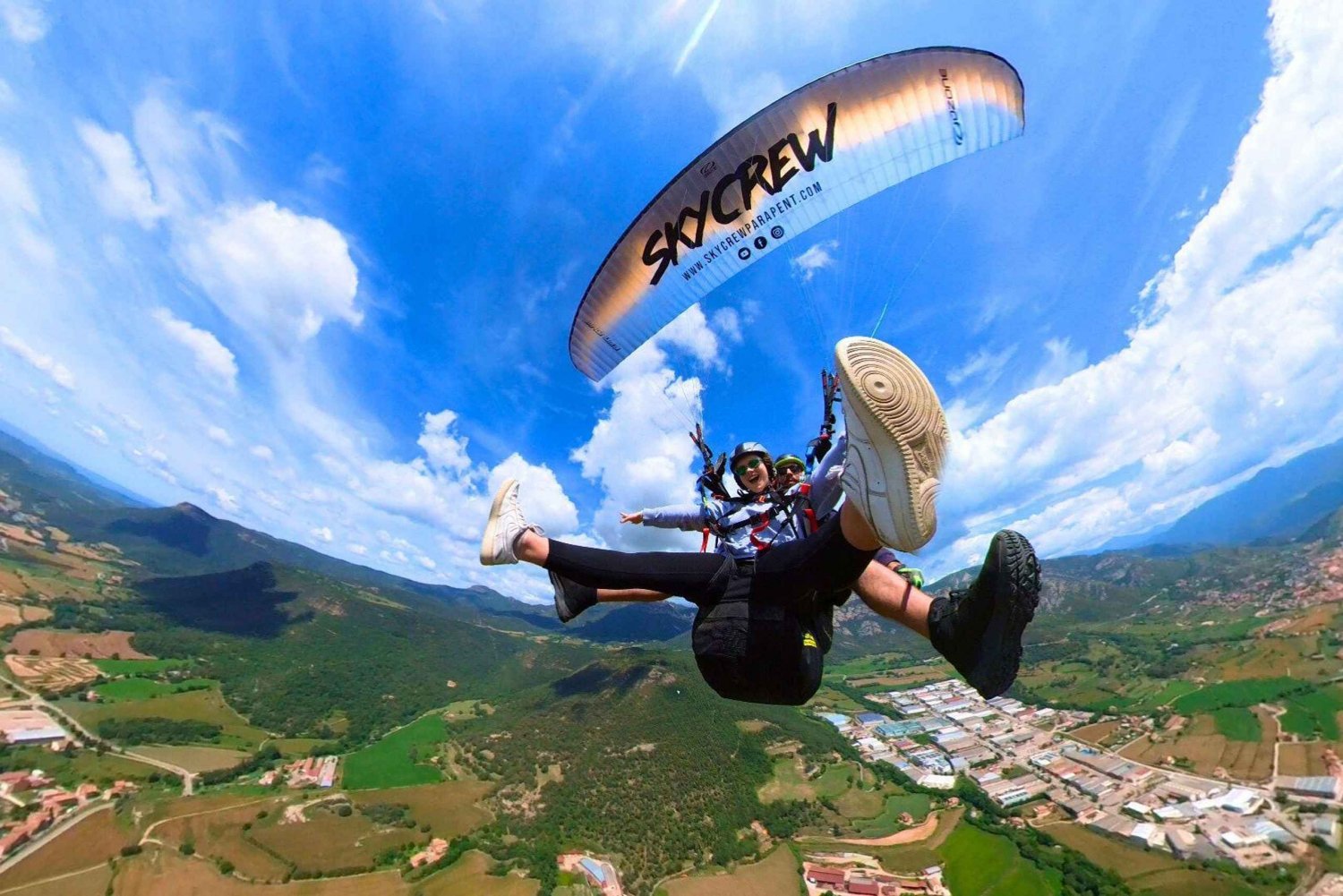 Voa de parapente: Experimenta a magia do voo perto de Barcelona. Inclui o relatório