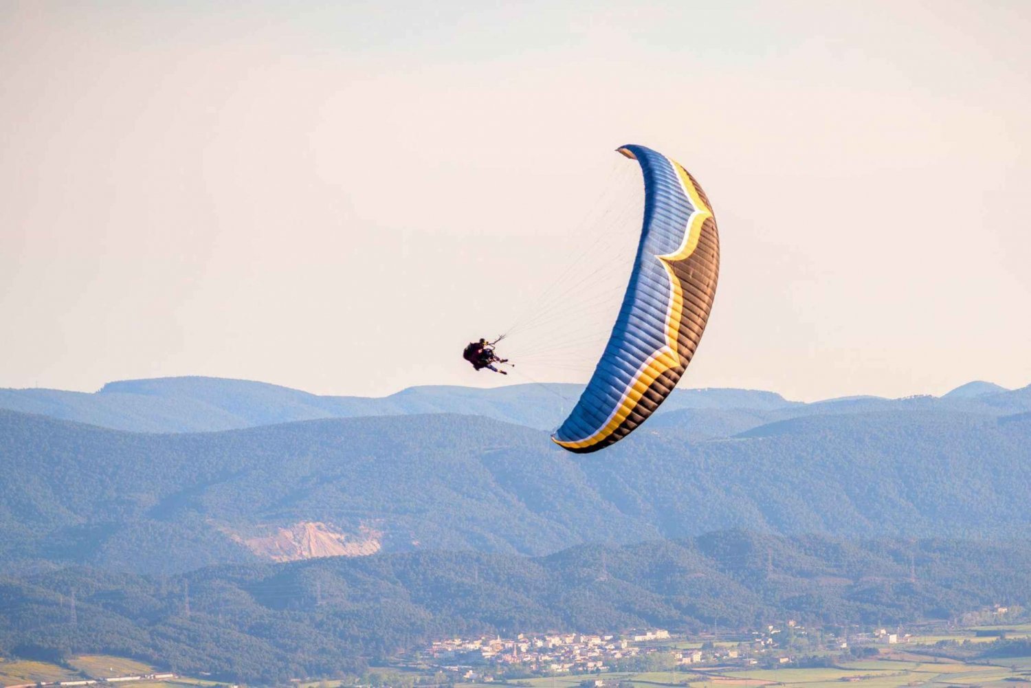 Parapente: Vive la magia del vuelo cerca de Barcelona. Reportaje incluído