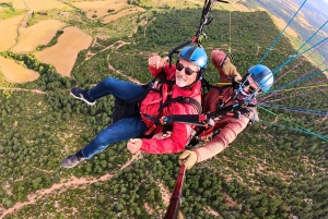 Paralotniarstwo: Doświadcz magii latania w pobliżu Barcelony. Raport zawiera