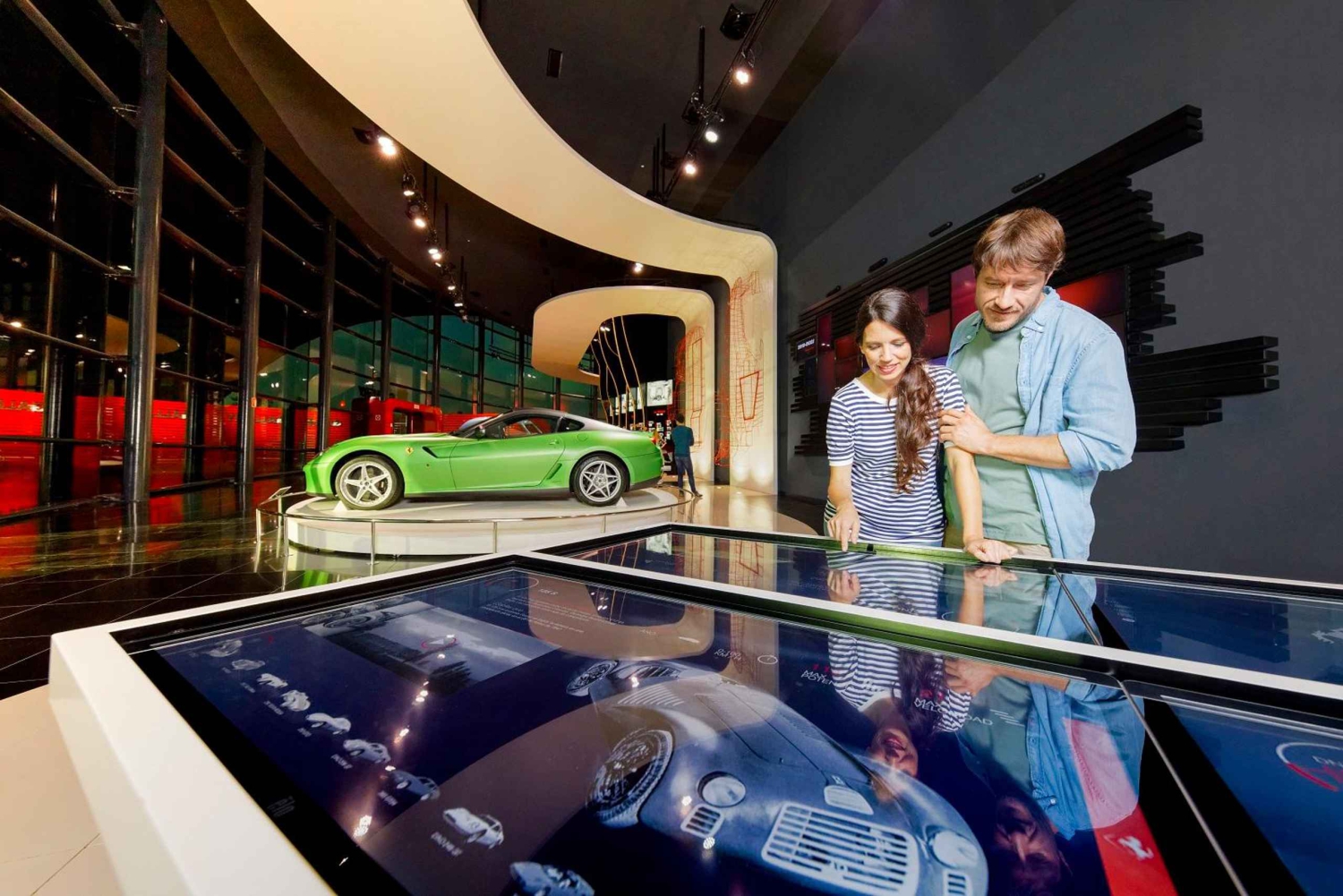 PortAventura og Ferrari Land: Heldagstur fra Barcelona