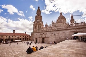Porto: Trip to Santiago Compostela with up to 3 stops on way