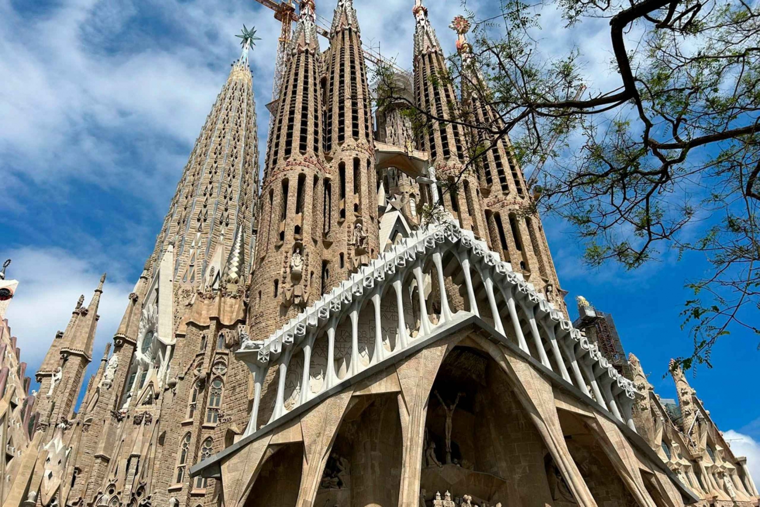 Tour de la ciudad de Barcelona personalizado de día completo