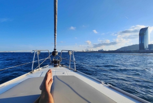 Prywatny rejs żaglówką w Barcelonie Luksusowa łódź + aperitify i drinki