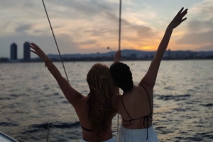 Prywatny rejs żaglówką w Barcelonie Luksusowa łódź + aperitify i drinki