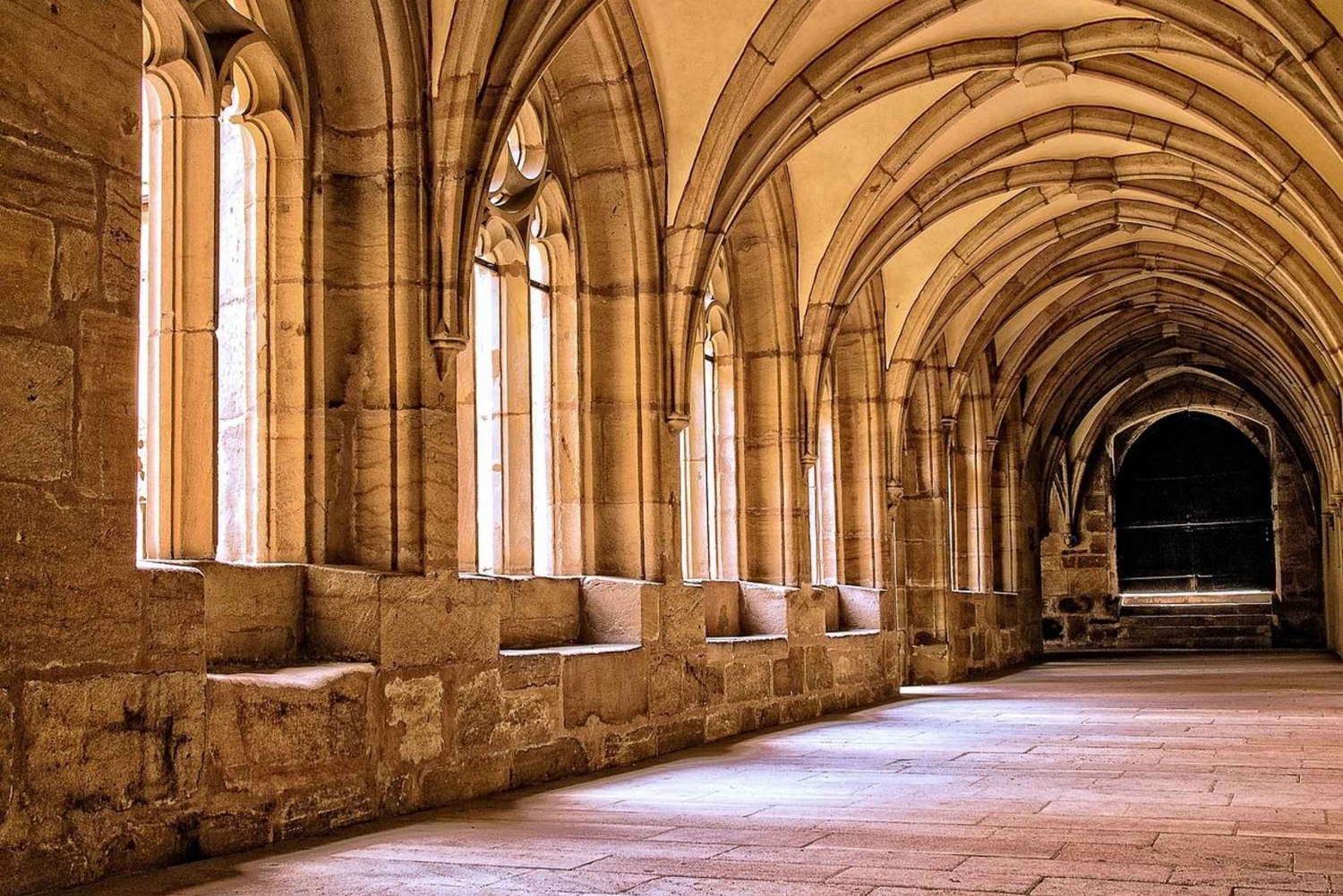 Barcelona: Tour Privado Montserrat y Poblet Monasterios