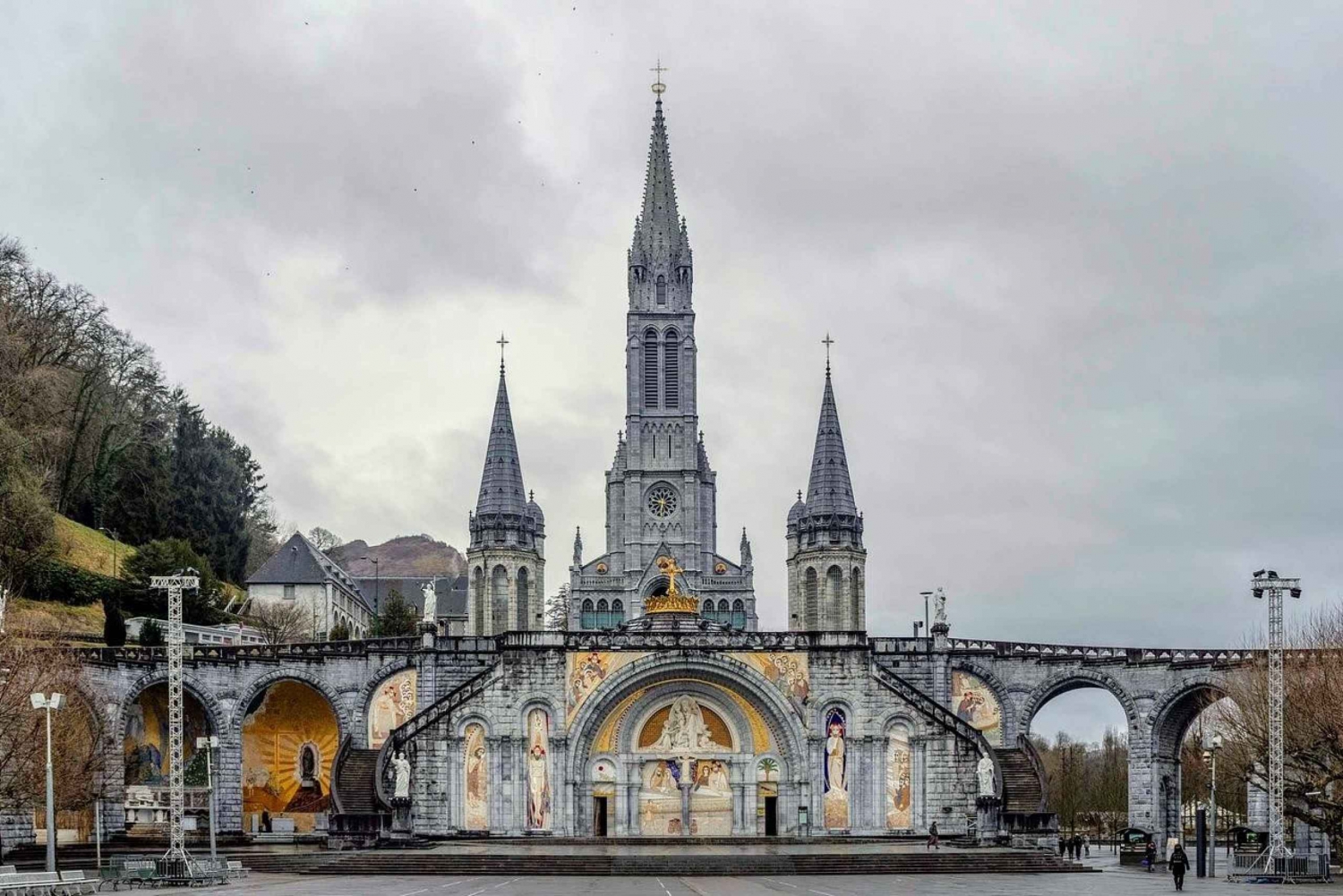 Yksityinen kuljetus Barcelonasta Lourdesiin Ranskassa