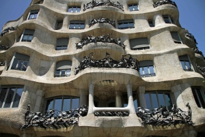 Tour a pie privado de la Casa Milà con acceso reservado