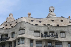 Tour a pie privado de la Casa Milà con acceso reservado