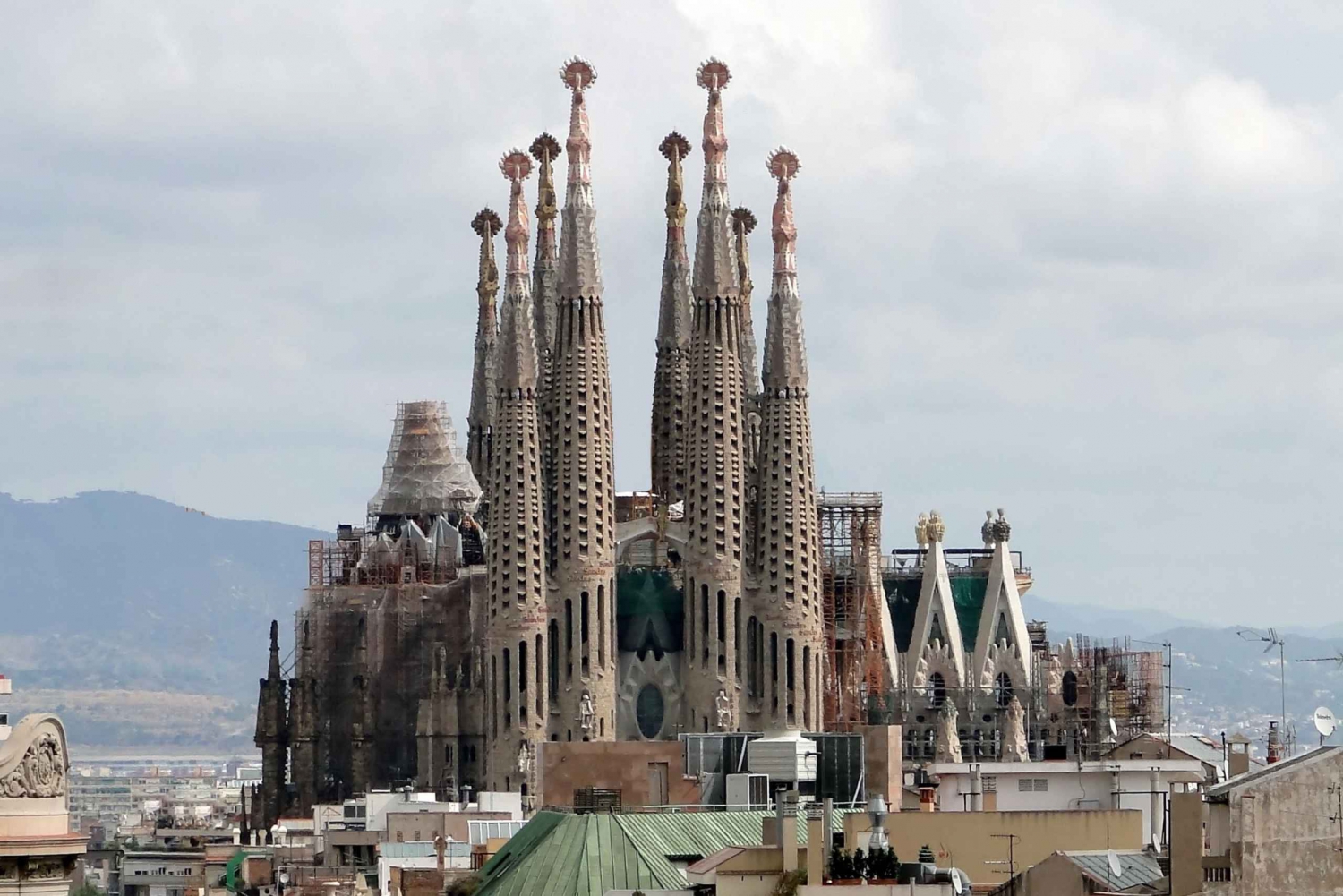 Sagrada Familia Access Tower and Sailing Experience
