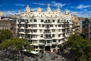 Barcelona: Sagrada Familia och Casa Milà Sagrada Familia och Casa Milà-tur med Cava