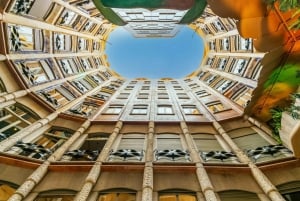 Barcelona: Sagrada Familia en Casa Milà Tour met Cava