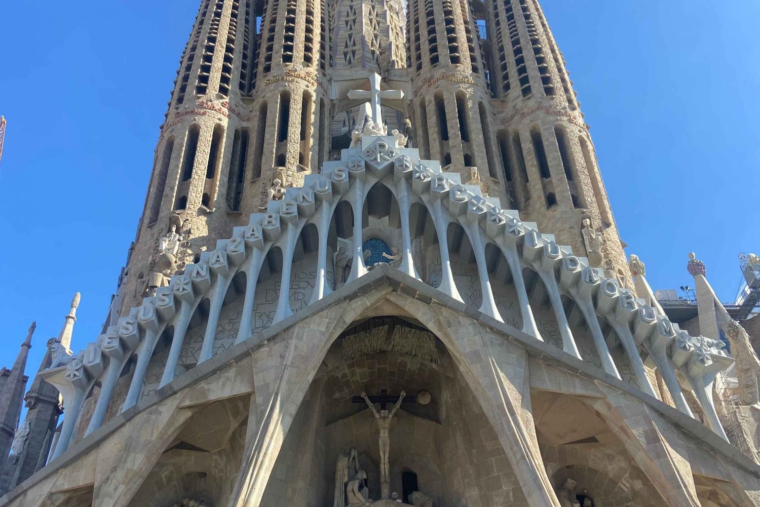 Sagrada Familia Guided Tour in English: Small group