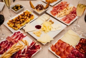 Esperienza di Jamón, Formaggio e Vino vicino alla Sagrada Familia