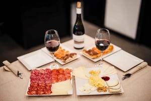 Esperienza di Jamón, Formaggio e Vino vicino alla Sagrada Familia