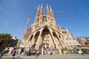 Sagrada Familia z wieżami i park Güell bez kolejki