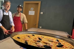 Barcelona: Seafood Paella ★Maestro★ & Tapas & Sangria