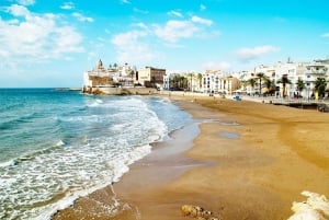 Sitges: Zeilboottocht + wandeltour en wijnkeldertour