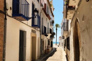 Sitges: Zeilboottocht + wandeltour en wijnkeldertour