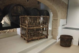 Sitges: Zeilboottocht + wandeltour en wijnkeldertour