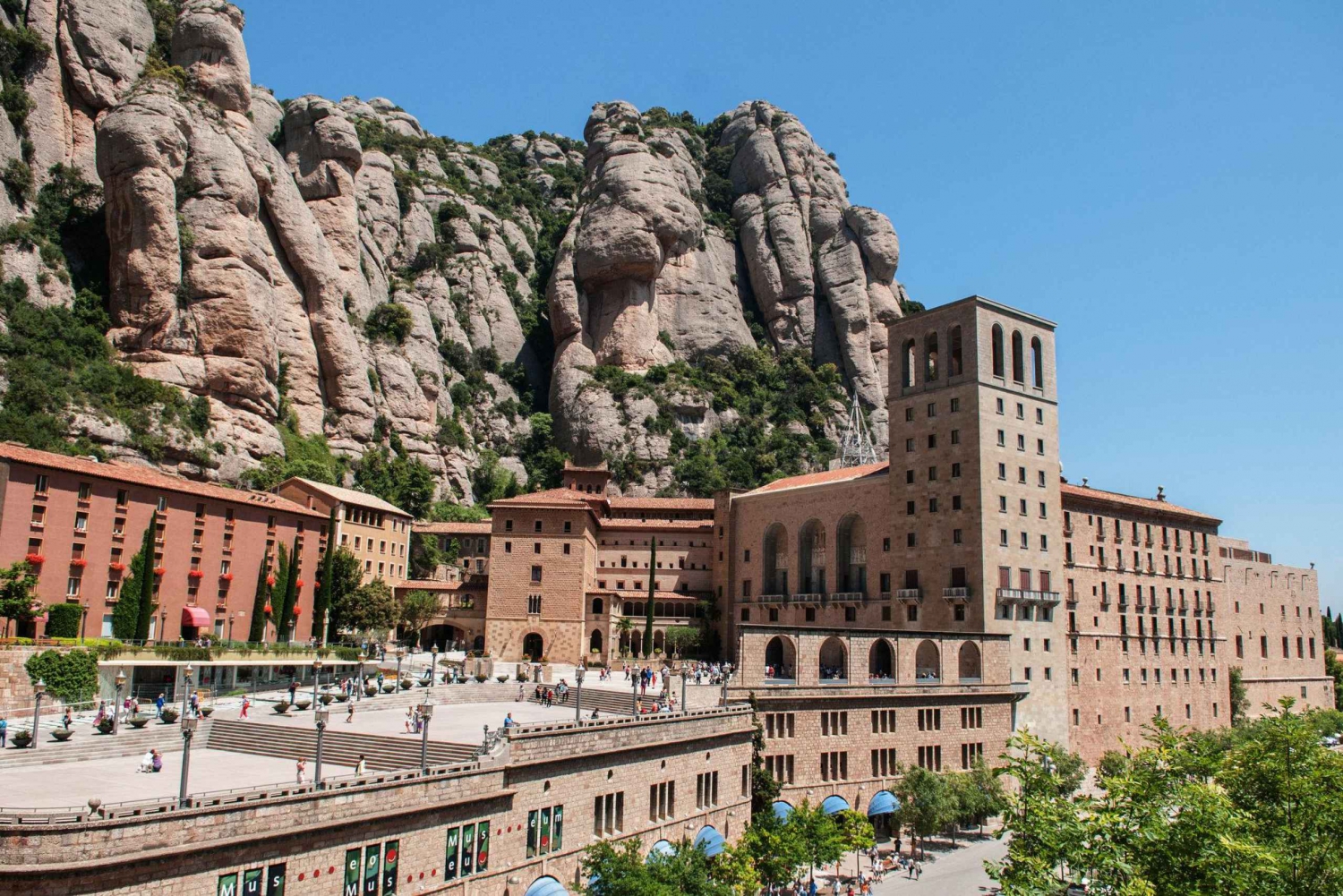 Excursão sem fila a Barcelona e Montserrat com transfer de ida e volta