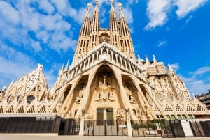 Tour 'salta la fila' di Barcellona e Montserrat con servizio di prelievo