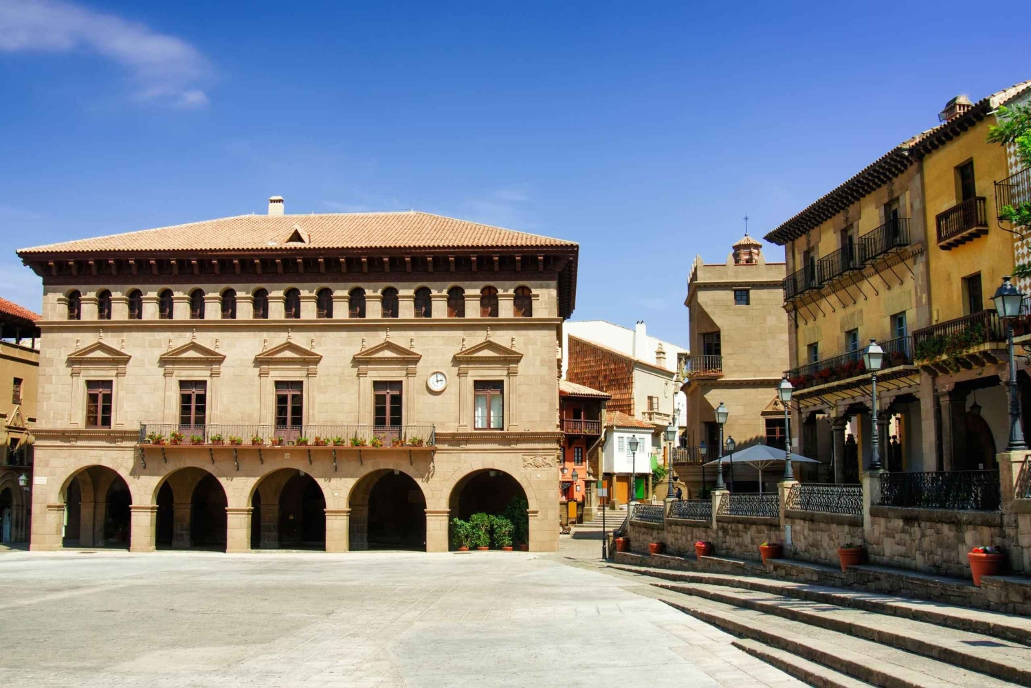 Spring køen over Poble Espanyol Barcelona spansk landsbytur