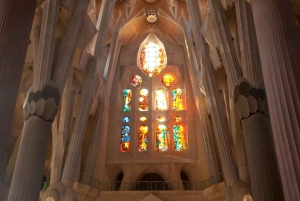 Tour guiado completo de la Sagrada Familia en grupo reducido