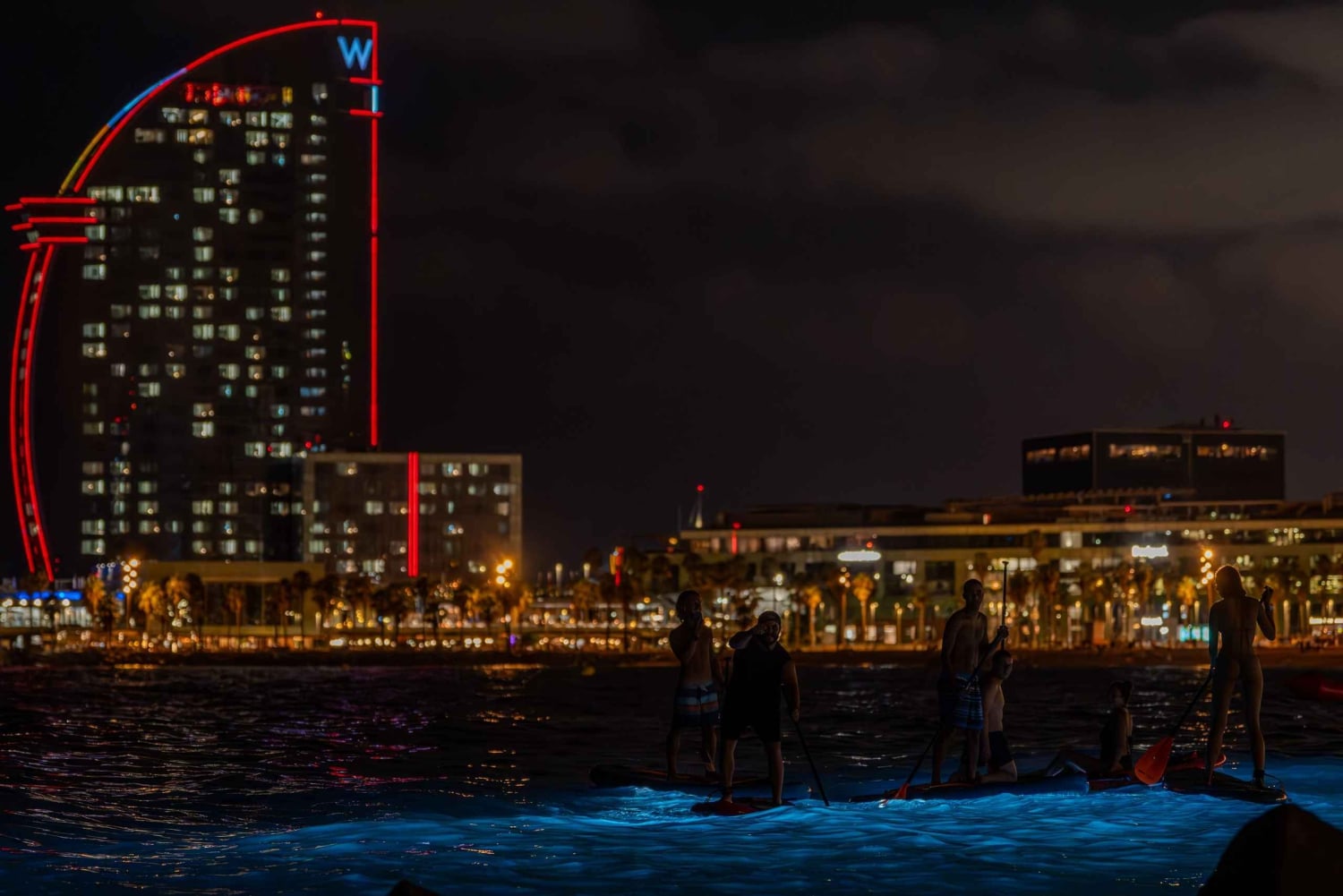 Starlight Paddlesurfing om natten i Barcelona
