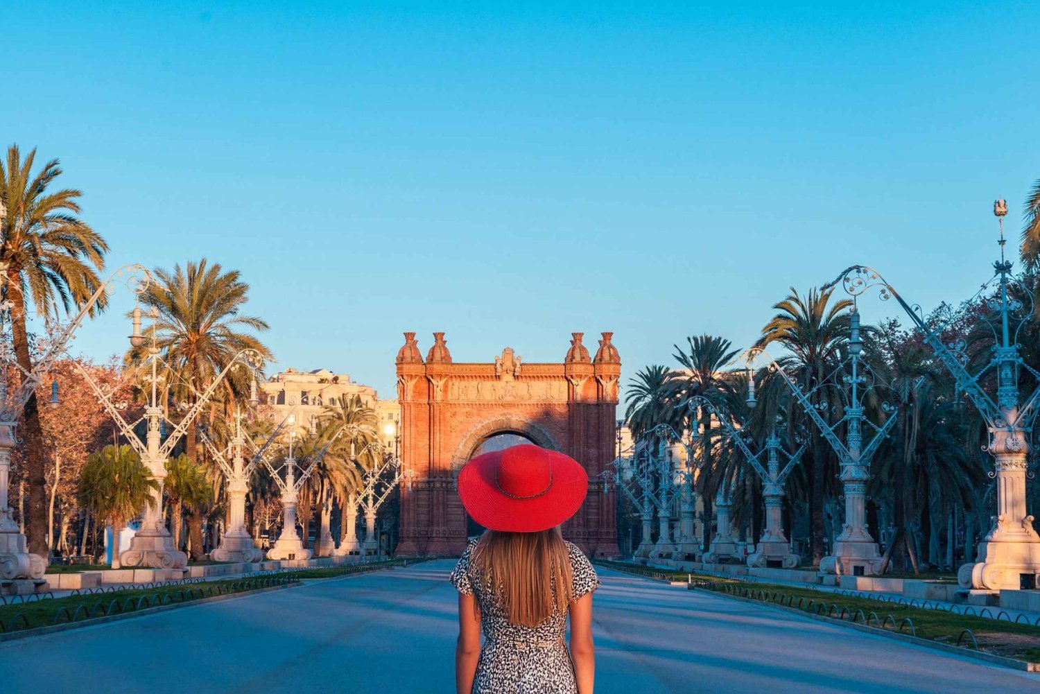 Barcelona antes de las multitudes: tour en bicicleta al amanecer
