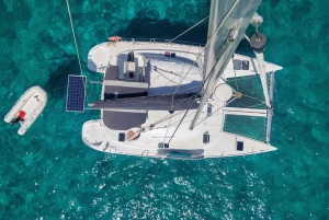 Barcelona: Sunset Catamaran Cruise with Wine and Tapa