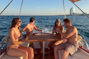 Solnedgång från en privat klassisk yacht